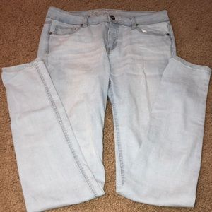 Light washed skinny jeans